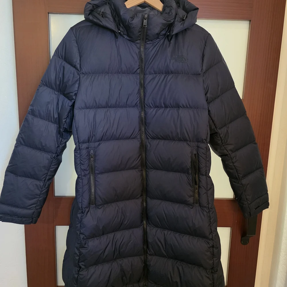 NWOT. The North Face 550 Dark Blue Puffer Jacket - Picture 2 of 9
